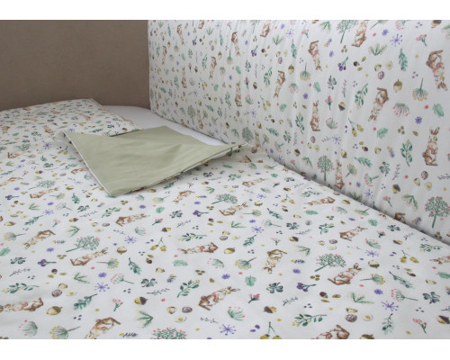 Постельное бельё в детскую кроватку «Зайчики с желудями»